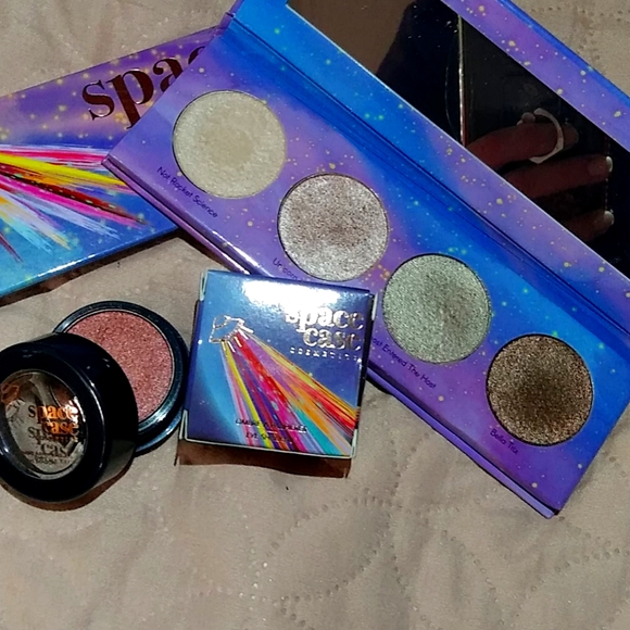 Space Case Cosmetics Eyeshadow Quad - Picture 1 of 4